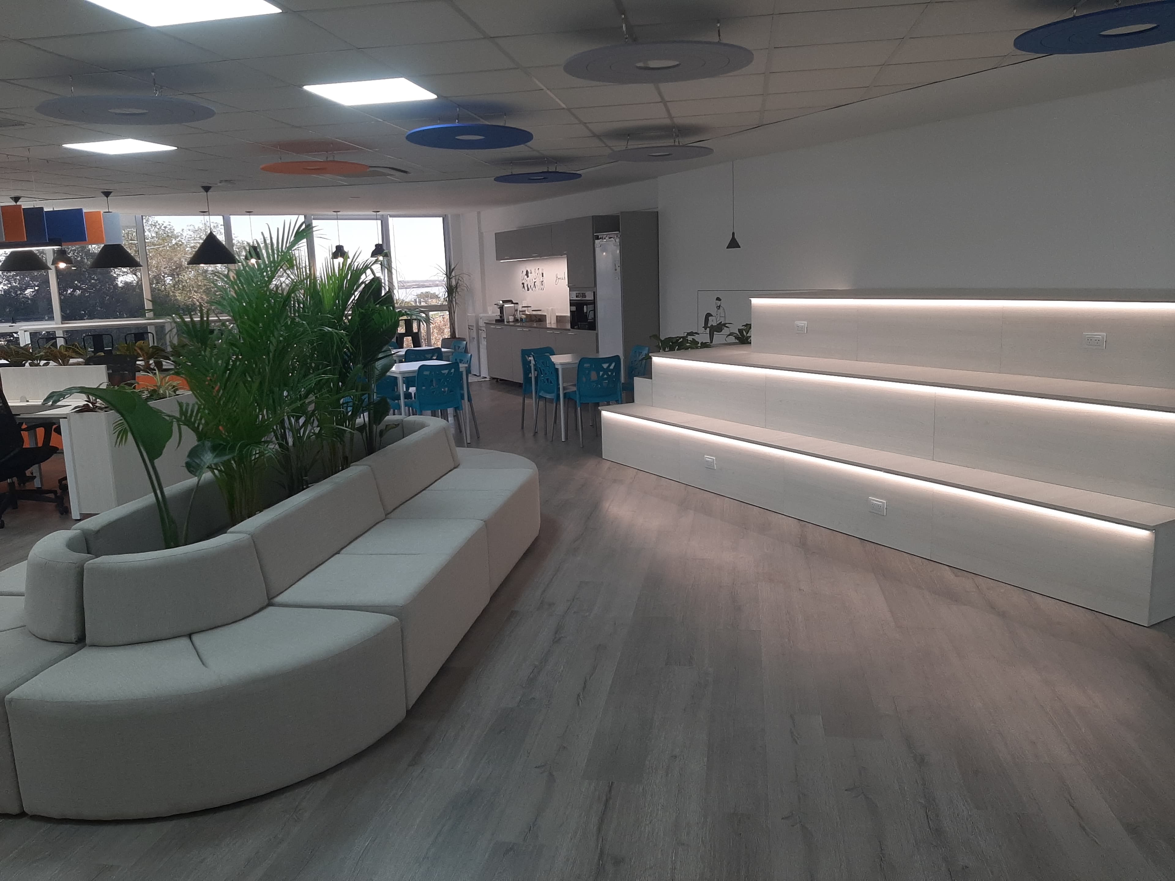 Proyecto PPM Group — Oficinas Puerto Norte: Tendido eléctrico, tableros de distribución y luminaria en complejo Puerto Norte.